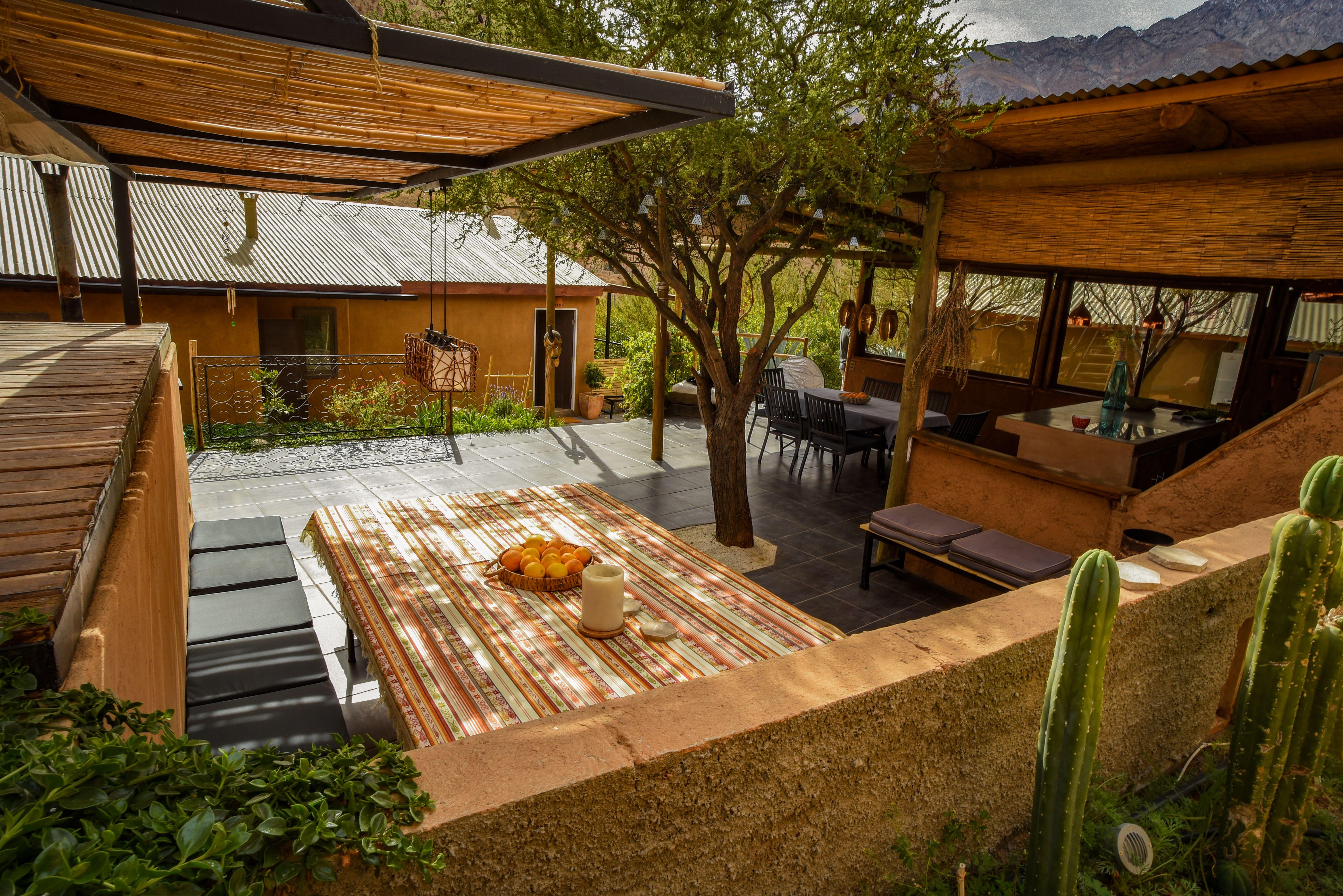 Desayuno gourmet con productos locales en UMA Elqui, hotel boutique