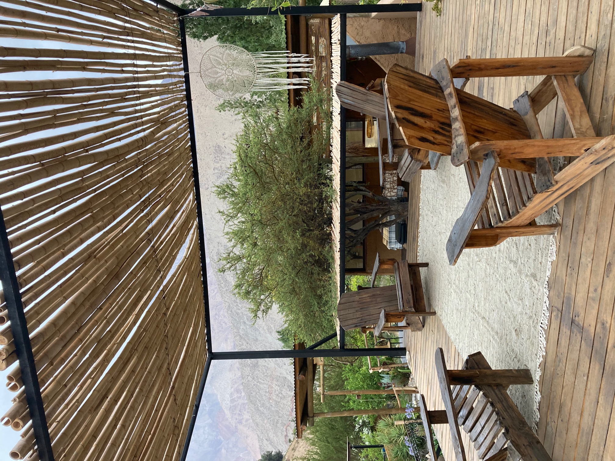 Terraza mirador astronómico de UMA Elqui, cielos limpios para observación de estrellas